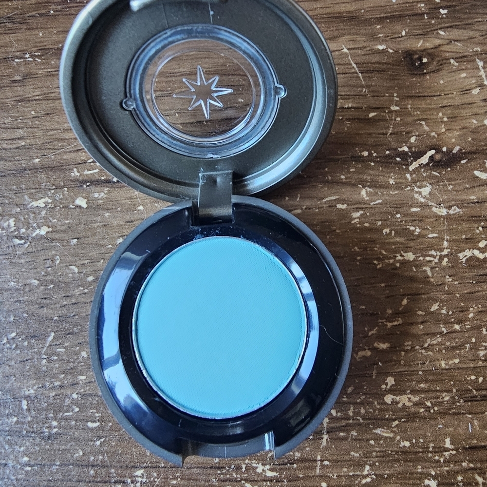 NIB Urban Decay Matte Eyeshadow in NARCOTIC - Vibrant Aqua - Discontinued RARE - Picture 4 of 9